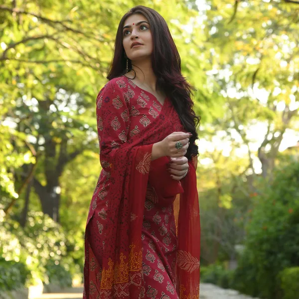 Maroon_Colour_Cotton_Floral_Print_Kurta_Set