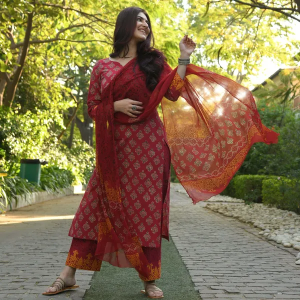 Maroon_Colour_Cotton_Floral_Print_Kurta_Set
