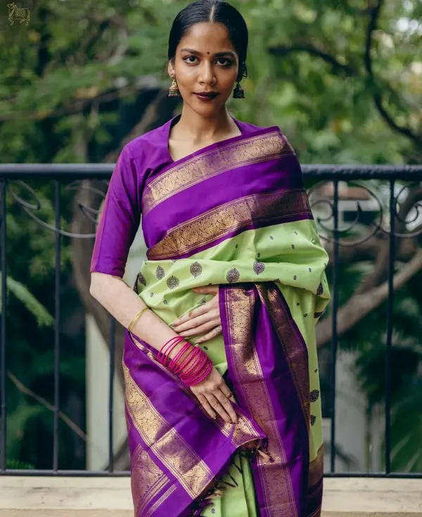 Parrot_Green_Banarasi_Silk_Saree_With_Blouse_Piece_For_Women