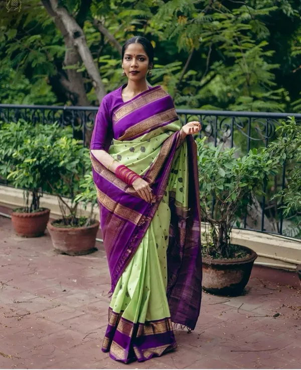 Parrot_Green_Banarasi_Silk_Saree_With_Blouse_Piece_For_Women