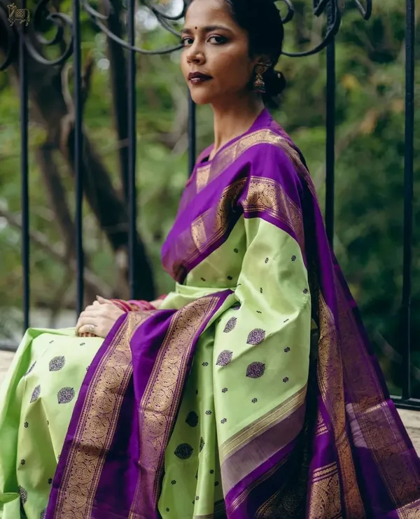 Parrot_Green_Banarasi_Silk_Saree_With_Blouse_Piece_For_Women