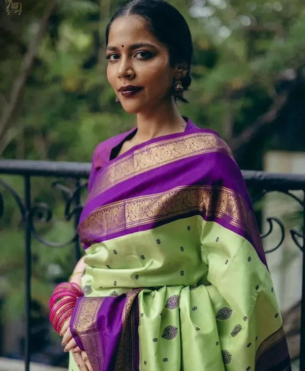Parrot_Green_Banarasi_Silk_Saree_With_Blouse_Piece_For_Women