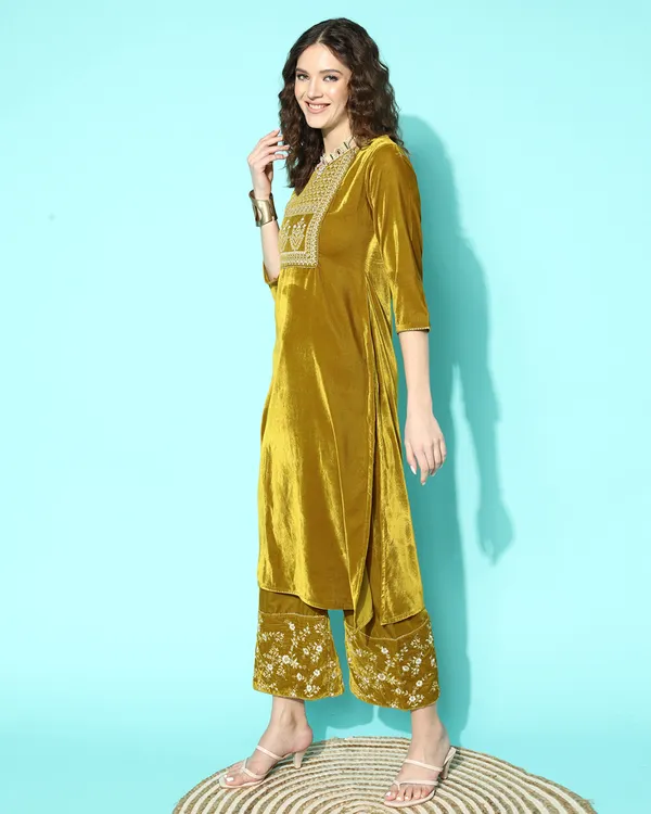 Yellow_Velvet_Zari_Sequence_Embroidered_Straight_Kurta_Pant_Set_With_Organza_Dupatta