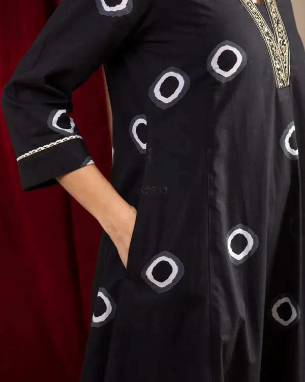 Black_Cotton_Regular_Fit_Solid_Kurta_Pant_Set_For_Women