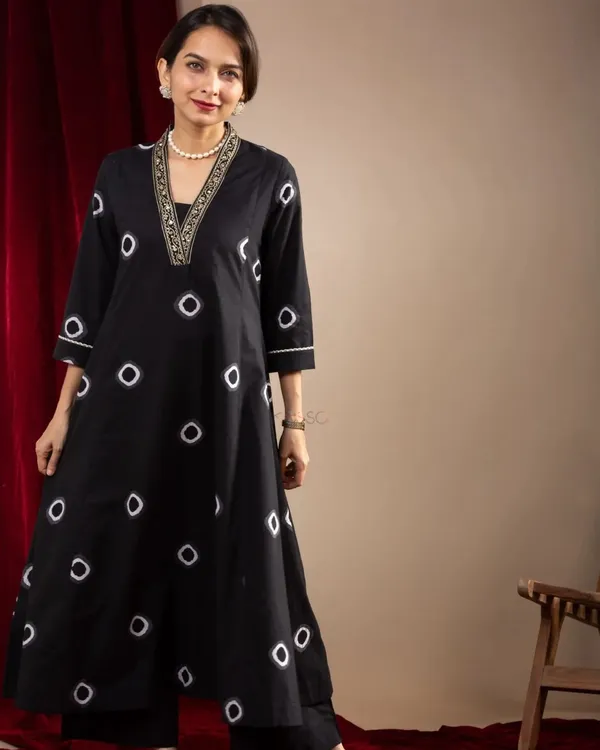 Black_Cotton_Regular_Fit_Solid_Kurta_Pant_Set_For_Women