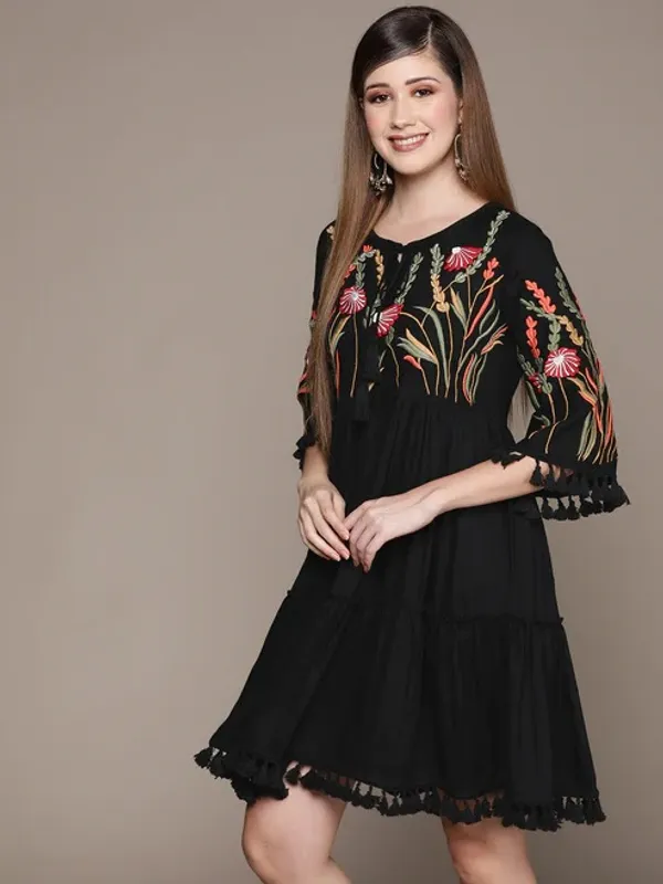 Black_Rayon_Hip_Length_Dress_For_Women