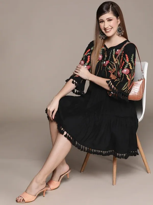 Black_Rayon_Hip_Length_Dress_For_Women