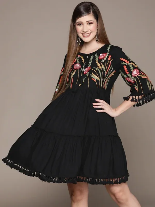 Black_Rayon_Hip_Length_Dress_For_Women