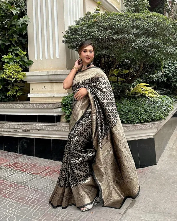 Black_Soft_Banarasi_Silk_Saree_With_Blouse_Piece_For_Women
