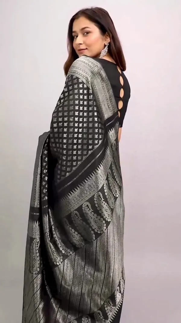 Black_Cotton_Silk_Saree_With_Blouse_Piece_For_Women
