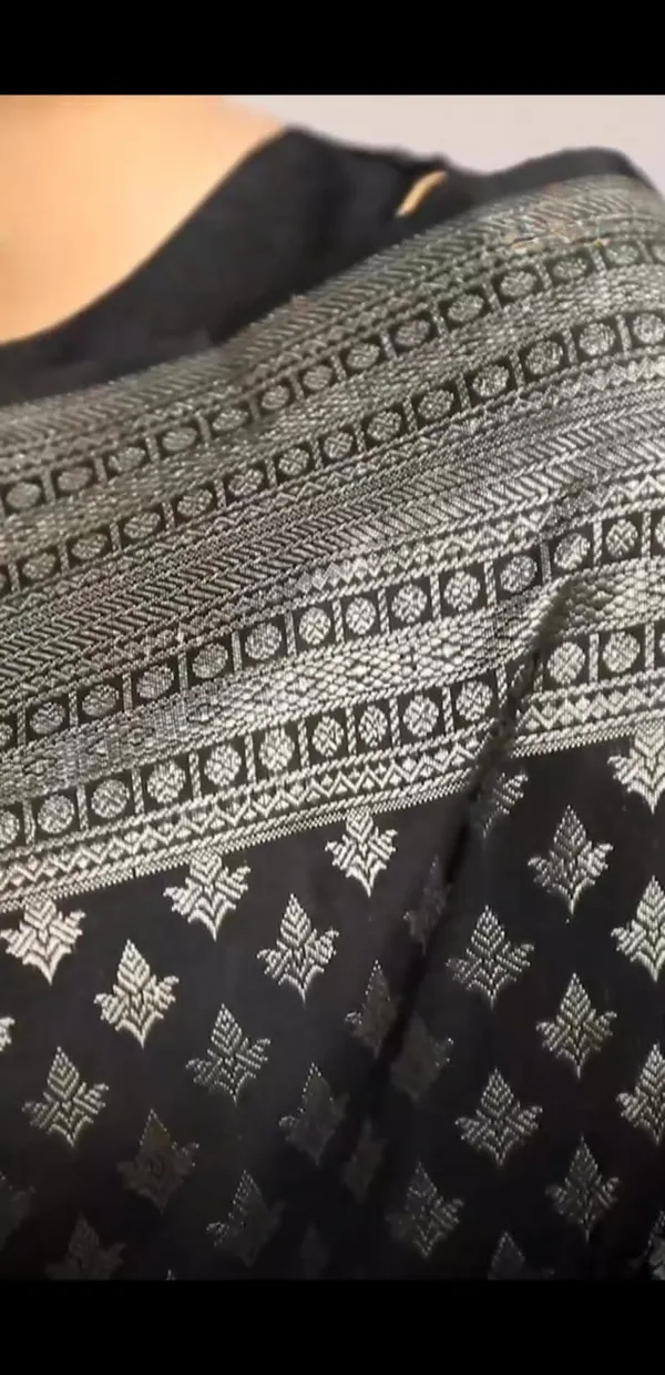 Black_Cotton_Silk_Saree_With_Blouse_Piece_For_Women