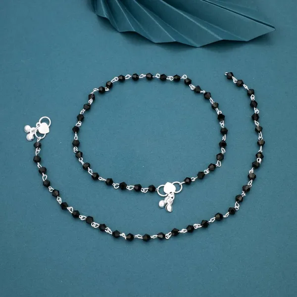 https://d1311wbk6unapo.cloudfront.net/NushopCatalogue/tr:f-webp,w-600,fo-auto/Black_crystal_anklets_1UEBHVCXSA_2023-07-10_1.jpg__Vamayukt