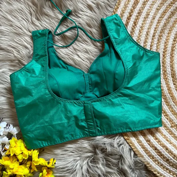 Green_Beautiful_Lace_With_V_Neck_Pattern_Blouse