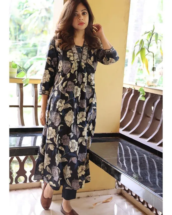 Blue_Cotton_Premium_Floral_Print_Kurta_And_Pant_Set_For_Women