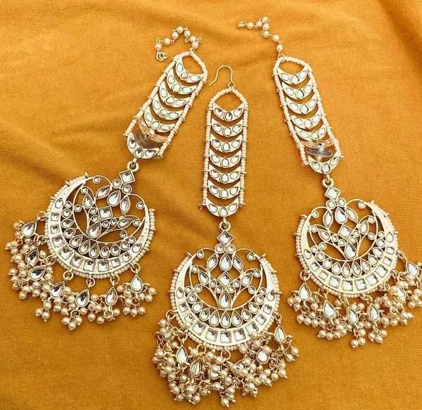 Kundan_Mangtika_With_Earrings_For_Girls