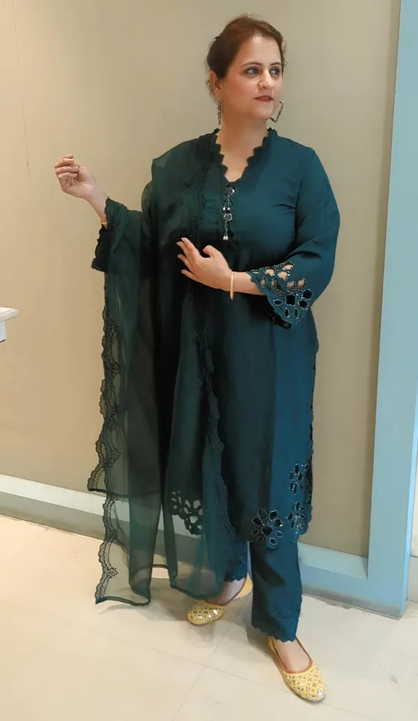 Bottle_Green_Muslin-Silk_Suit_For_Women