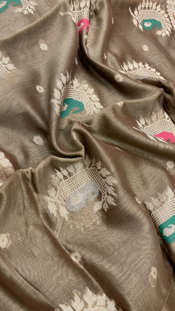 Humairah_Pure_Handloom_Olive_Green_Cotton_Minakari_Zari_Boota_with_Skirt_Minakari_Floral_Zari_Border_and_Pallu_with_Olive_Green_Blouse