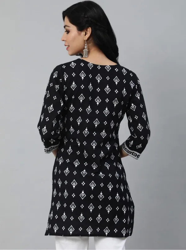 Women's_Black_Cotton_Printed_Causal_Regular_Fit_Tunic_Top