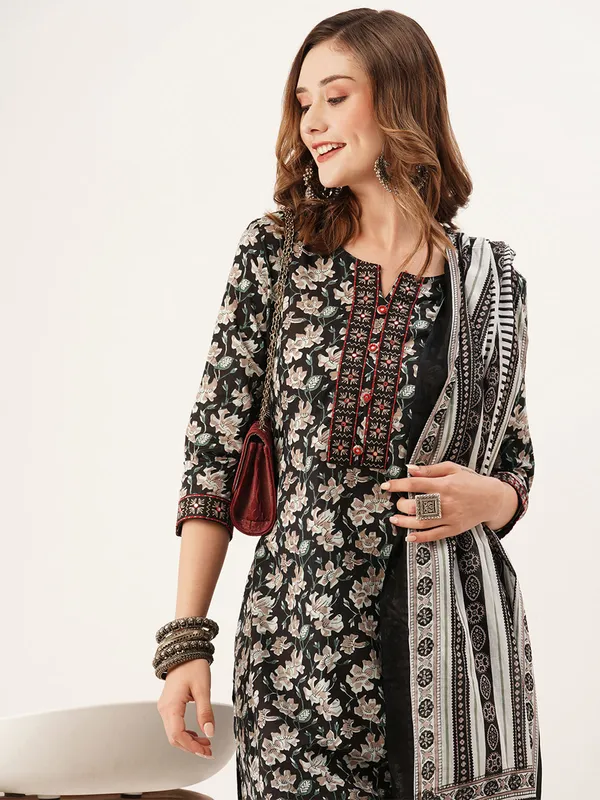 Cotton_Botanical_Print_Straight_Kurta_Pant_With_Dupatta_Set_For_Women