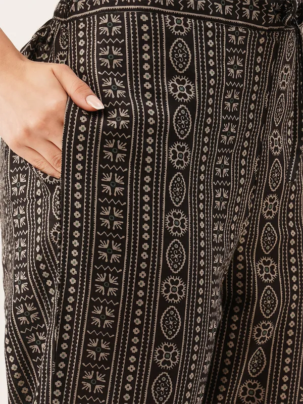 Cotton_Botanical_Print_Straight_Kurta_Pant_With_Dupatta_Set_For_Women