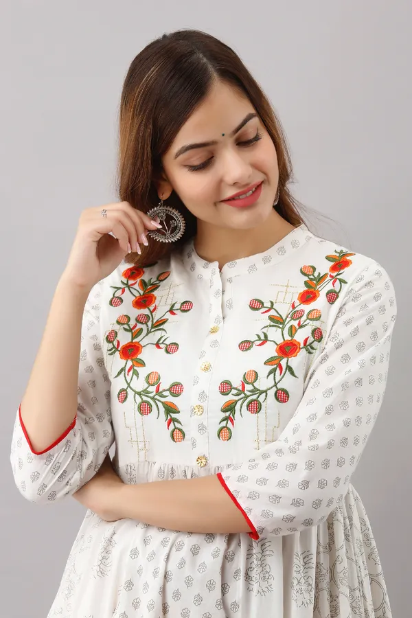 White_Women'S_Cotton_Embroidered_Anarkali_Kurta