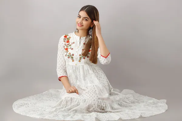 White_Women'S_Cotton_Embroidered_Anarkali_Kurta