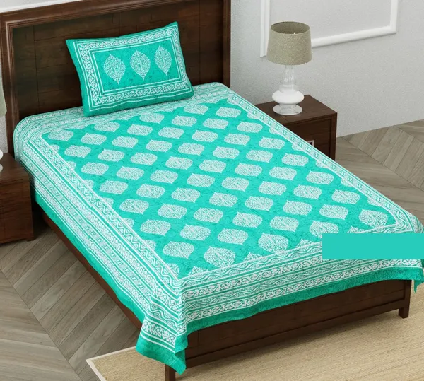 https://d1311wbk6unapo.cloudfront.net/NushopCatalogue/tr:f-webp,w-600,fo-auto/CDY46_1717654808173_dxnu5mxceinc1nk.jpg__Quilt N Razai 