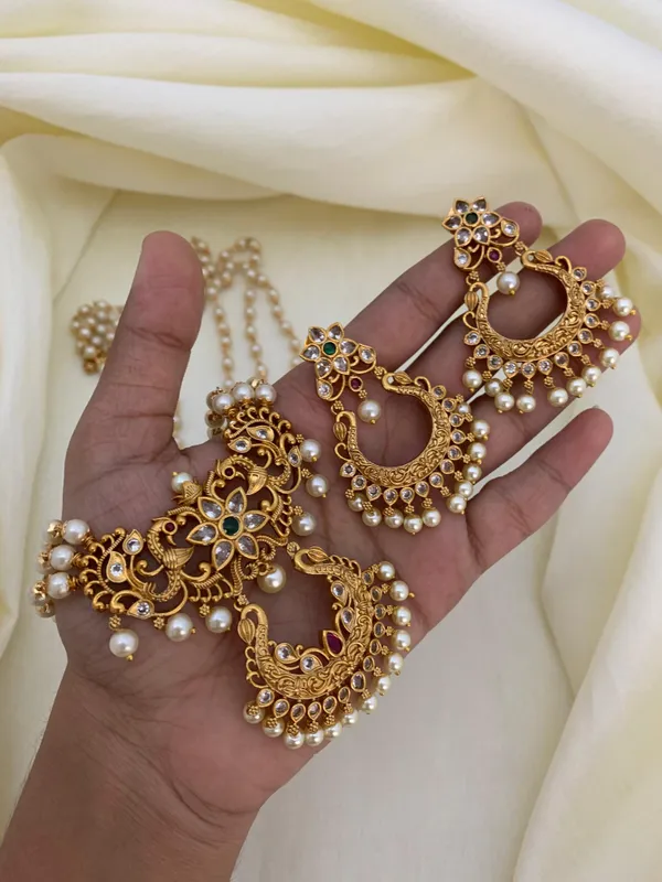 Ethnic_South_Indian_Style_Long_Pearl_Haram_For_Women.