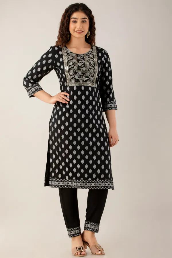 Black_Rayon_Printed_Half_Sleeve_Kurti_&_Pent_Set