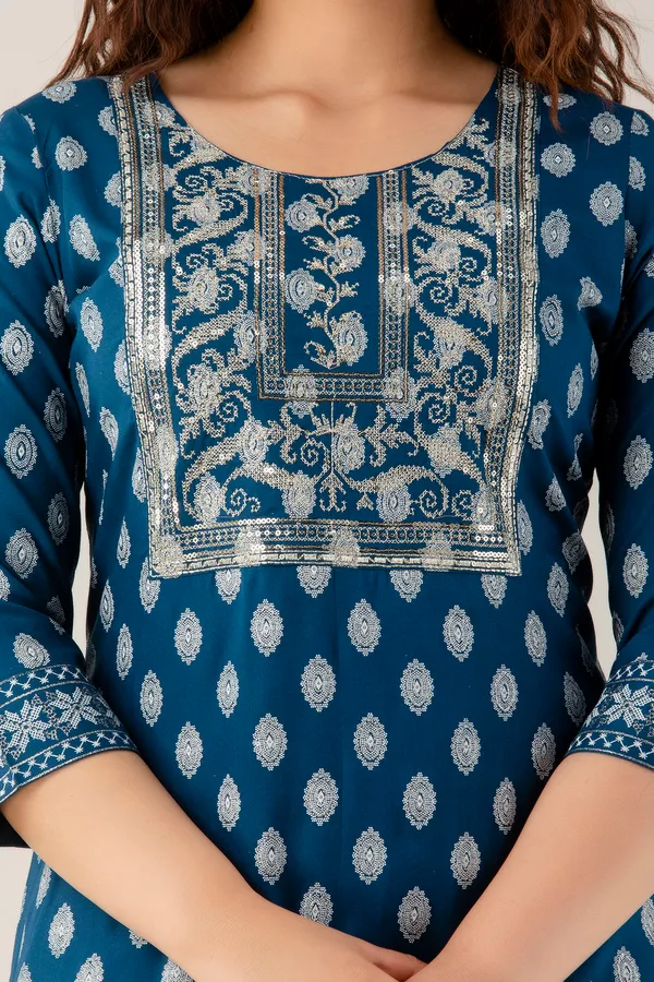 Blue_Rayon_Printed_Half_Sleeve_Kurti_&_Pent_Set