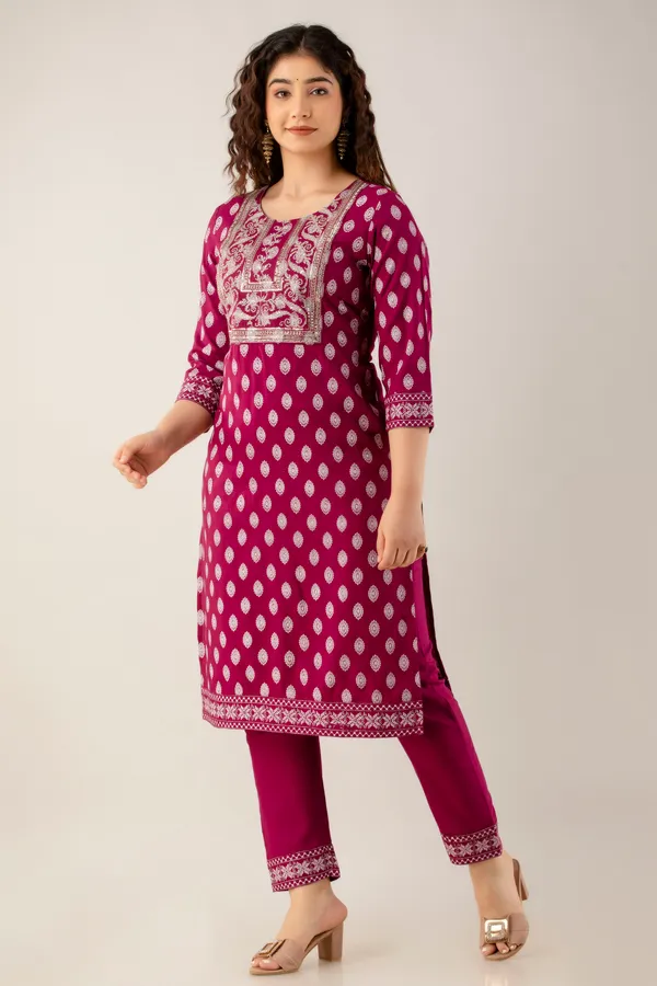 Maroon_Rayon_Printed_Half_Sleeve_Regular_Wear_Kurti_Set