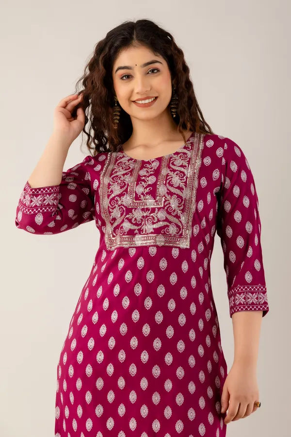 Maroon_Rayon_Printed_Half_Sleeve_Regular_Wear_Kurti_Set