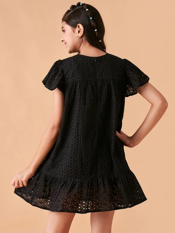 Black_Round_neck_dress_|_Premium_cotton_Fabric_with_zipper