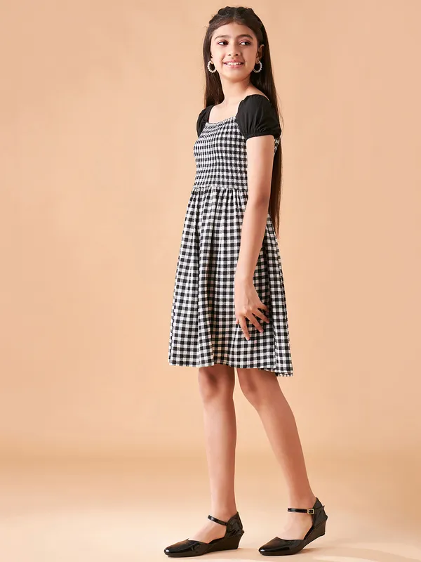 Black__Dress_for_Girl_|_Fit_And_Flare