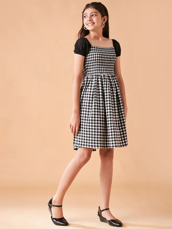 Black__Dress_for_Girl_|_Fit_And_Flare