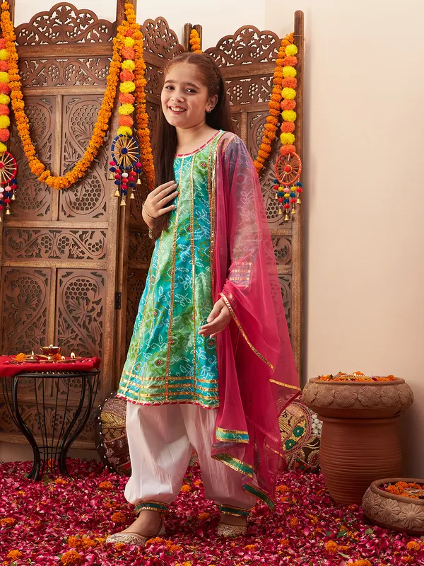 Green__Kurta_And_Salwar_Set_for_Girls