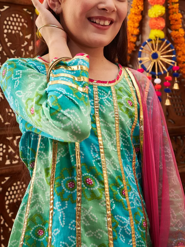 Green__Kurta_And_Salwar_Set_for_Girls