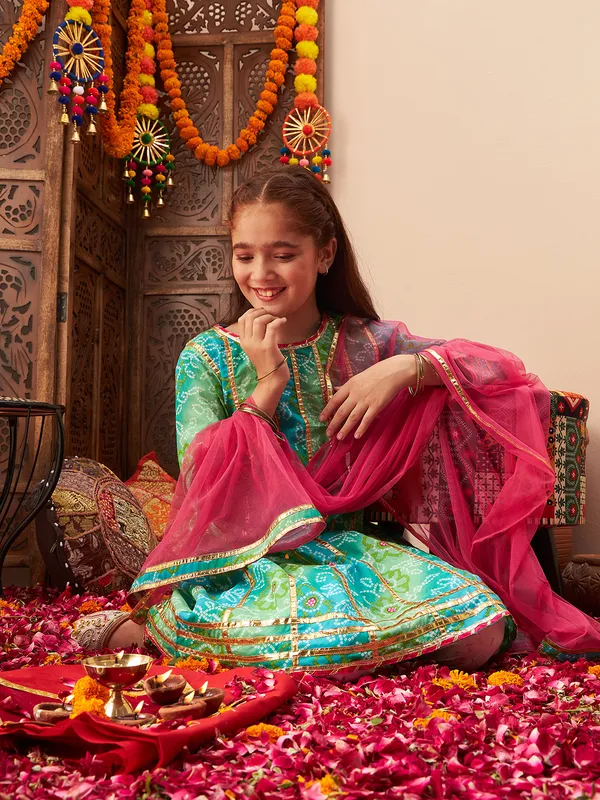 Green__Kurta_And_Salwar_Set_for_Girls
