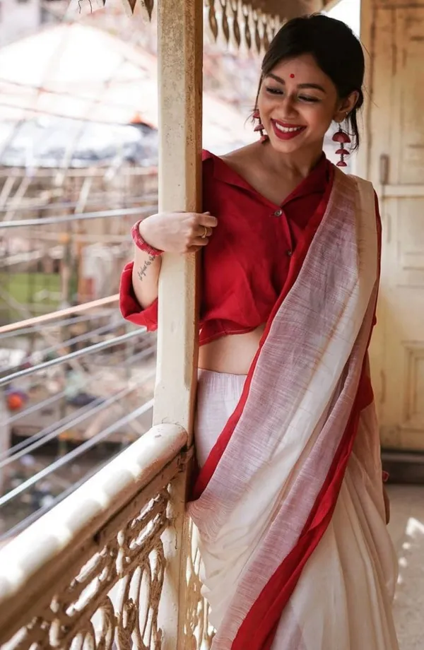 Women's_Kanjivaram_Banarasi_Soft_Cotton_Silk_Zari_Woven_Saree_With_Blouse_Piece_With_Blouse_Piece