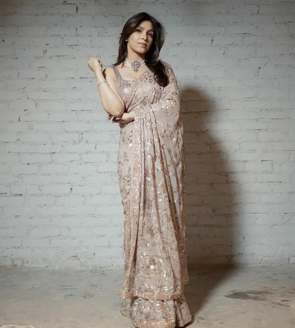 Celebrity_inspired_Beautiful_Sequence_Saree