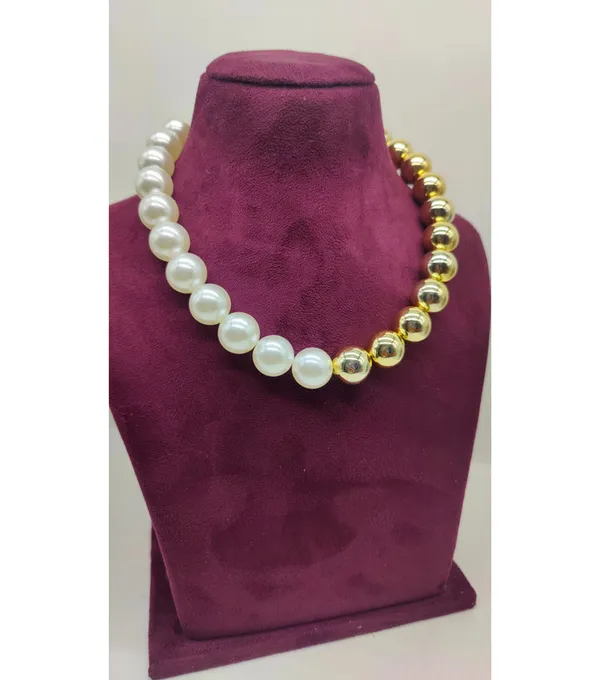 Gold_&_White_Trendy_Western_Necklace_For_Women
