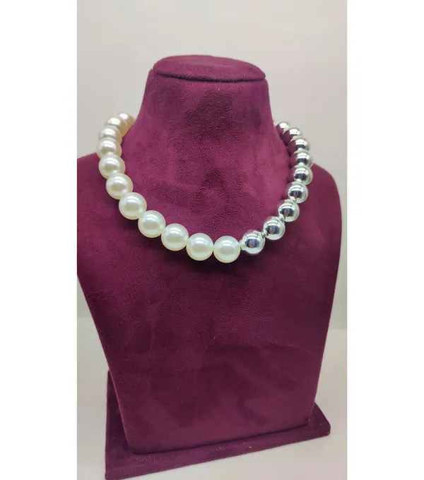 White_&_Silver_Trendy_Western_Necklace_For_Women