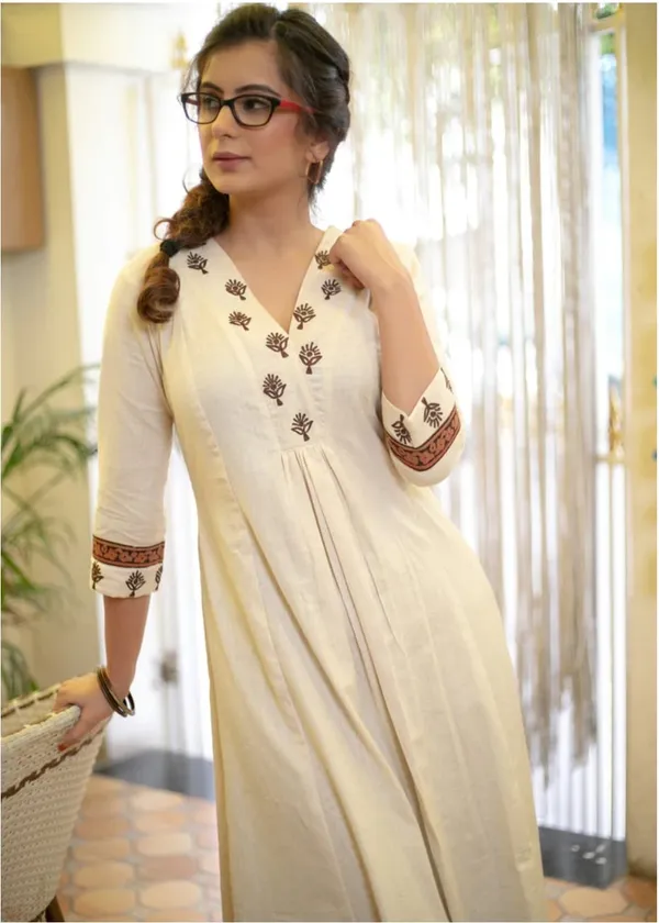 Classy_Cotton_Embroidered_Kurta_&_Pant_Set