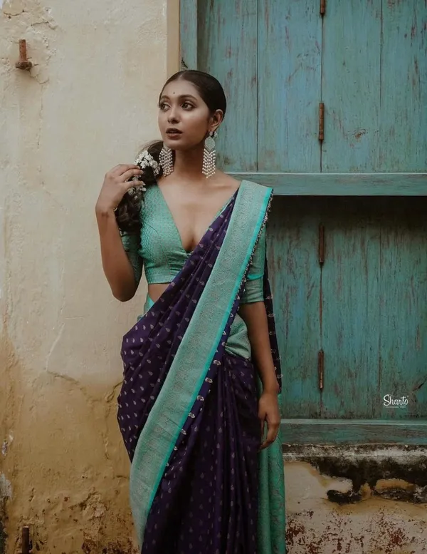 Navy_Blue_Banarasi_Silk_Saree_with_Blouse_Piece_For_Women