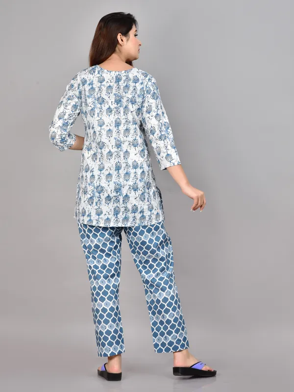 _Women_Printed_Blue,_White_Top_&_Pyjama_Set