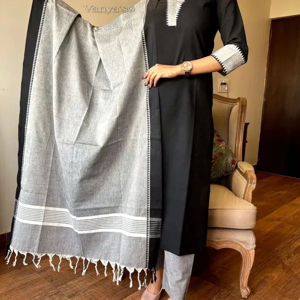 https://d1311wbk6unapo.cloudfront.net/NushopCatalogue/tr:f-webp,w-600,fo-auto/Cotton_Kurta_pant_and_dupatta_set_D8LBEWUO3M_2024-05-29_1.jpeg__Lavish Fab