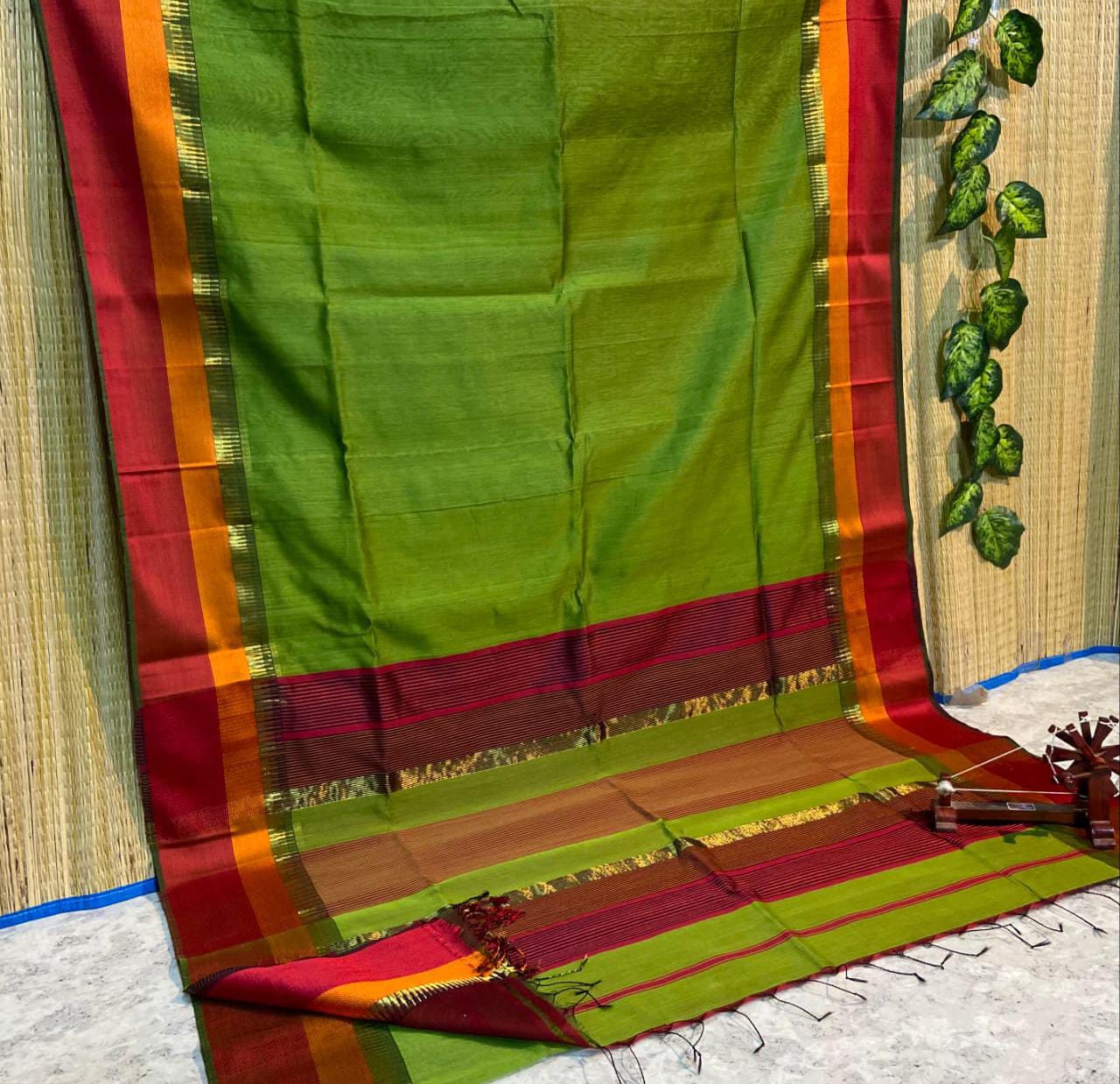 Green_Cotton_Silk_Handloom_Maheshwari_Saree_With_Blouse_Piece
