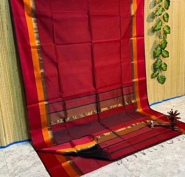 Red_Cotton_Silk_Handloom_Maheshwari_Saree_With_Blouse_Piece