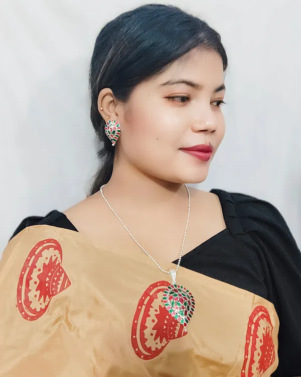 Assamese_Traditional_Red-Green_Colour_Silver-_Dugdugi_Chain_Jewellery_Set_For_Women