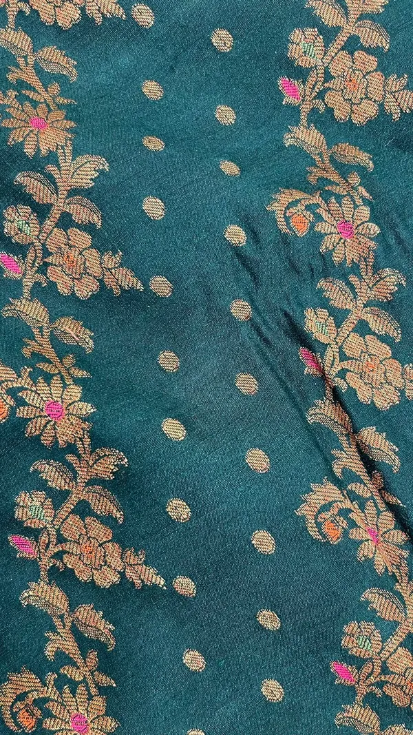 Humairah_Pure_Handwoven_Dark_Green_Muga_Silk_Aada_Diagonal_Zari_Mina_Jaal_Chunri_Booti_Paisley_Anchal_Minakari_Zari_Paisley_Border_Banarasi_Saree_with_Dark_Green_Blouse_piece